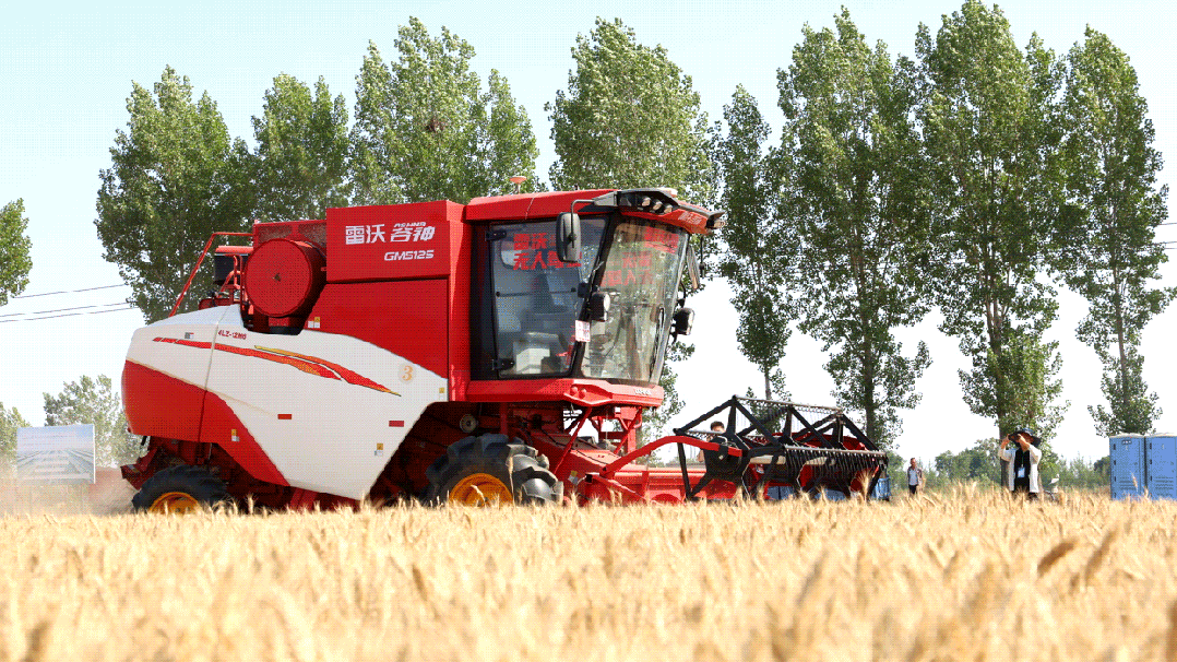 lovol-unveils-smart-farming-breakthrough-460hp-harvester-autonomous-cvt-tractor-boost-wheat-yields